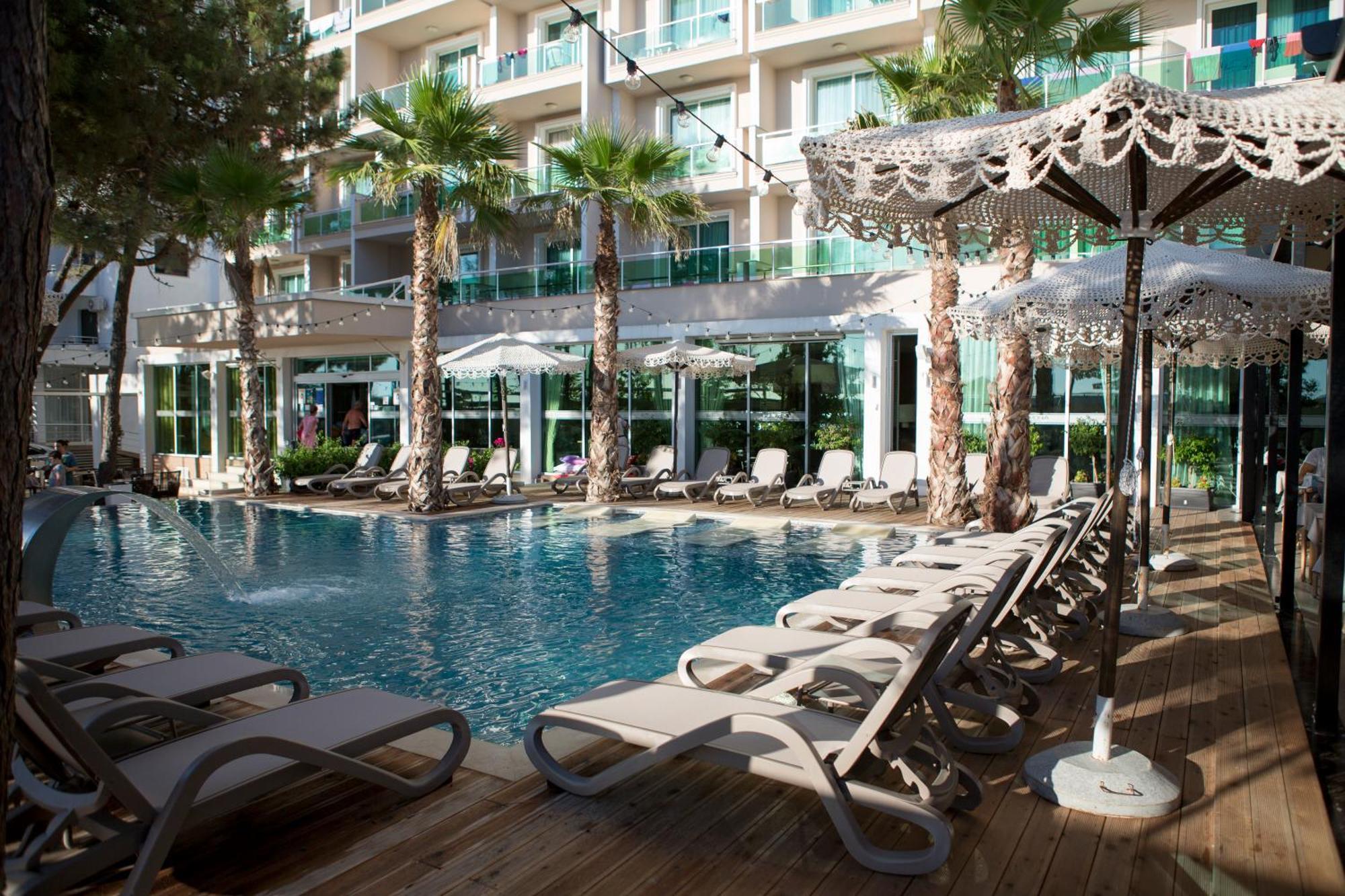 Albanian Star Hotel Kryemëdhej Esterno foto
